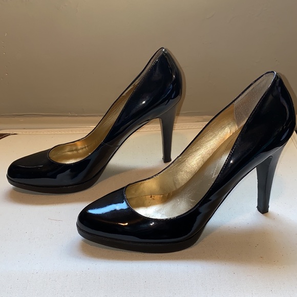 Guess Black Patten Leather Pumps - Picture 2 of 5